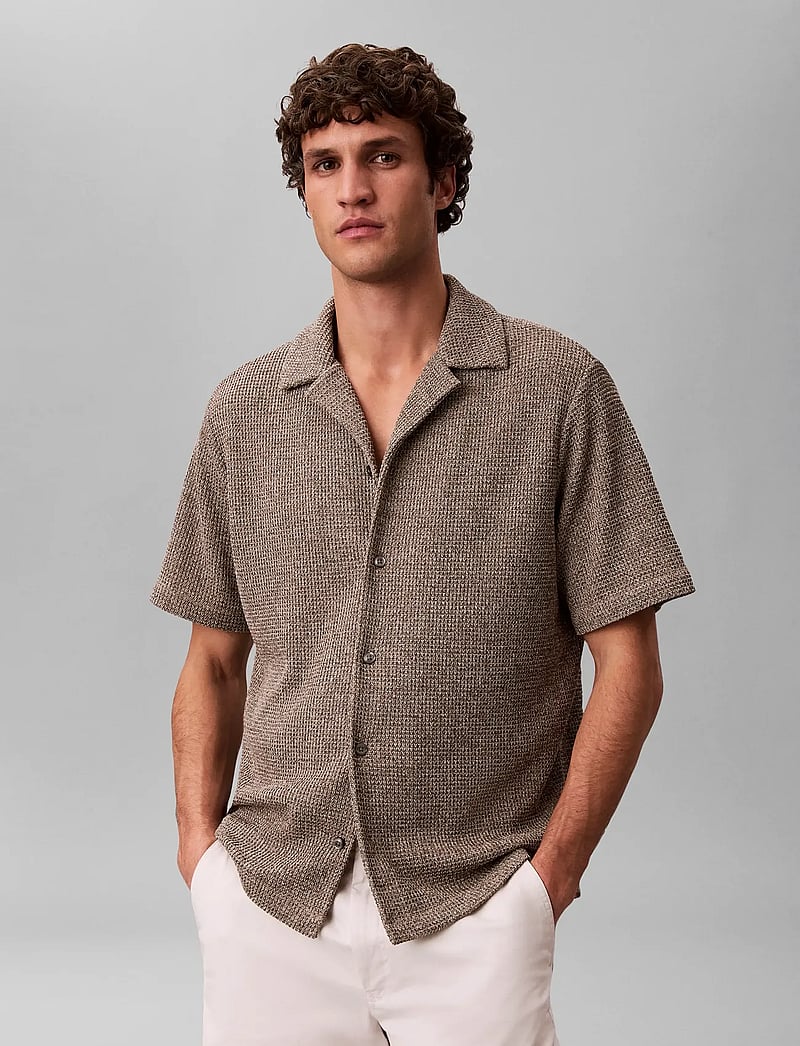 Calvin Klein - SS MESH CAMP COLLAR BUTTON FRONT - lyhythihaiset kauluspaidat - roasted cashew - 0