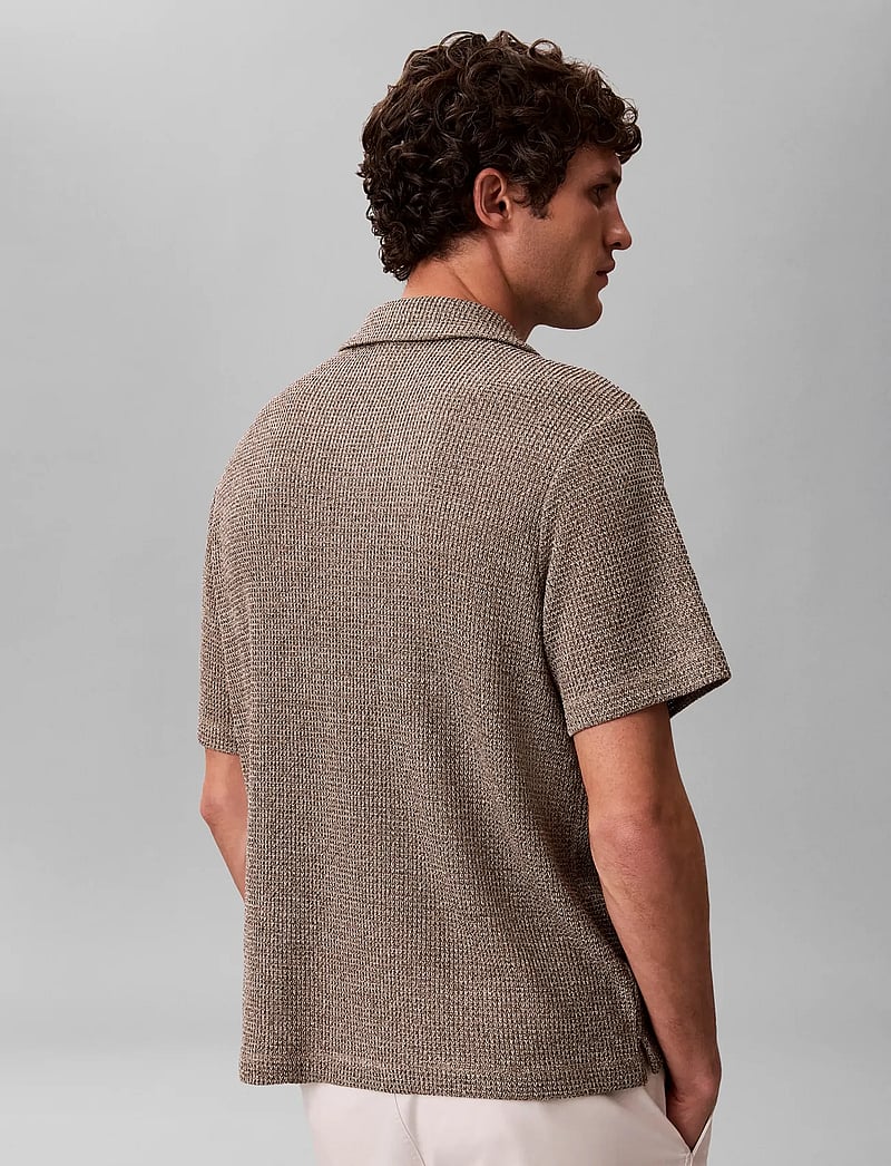 Calvin Klein - SS MESH CAMP COLLAR BUTTON FRONT - lyhythihaiset kauluspaidat - roasted cashew - 2