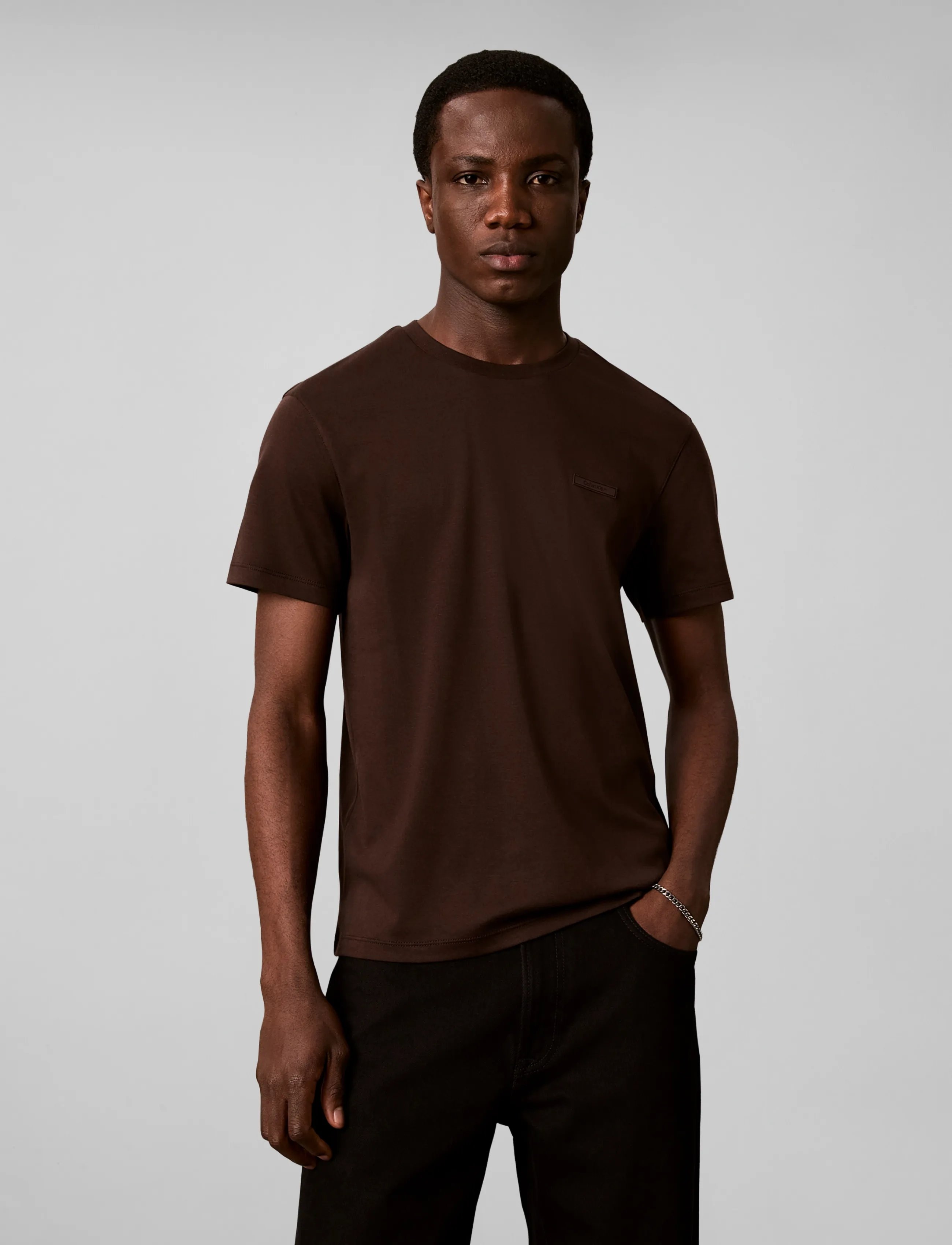 Calvin Klein SS SLIM SUPIMA LOGO PATCH TEE - T-särgid - BLACK COFFEE / brown