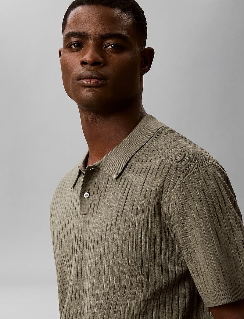 Calvin Klein - SS LIGHTWEIGHT PATTERN POLO SWTR - short-sleeved polos - dusty olive - 3