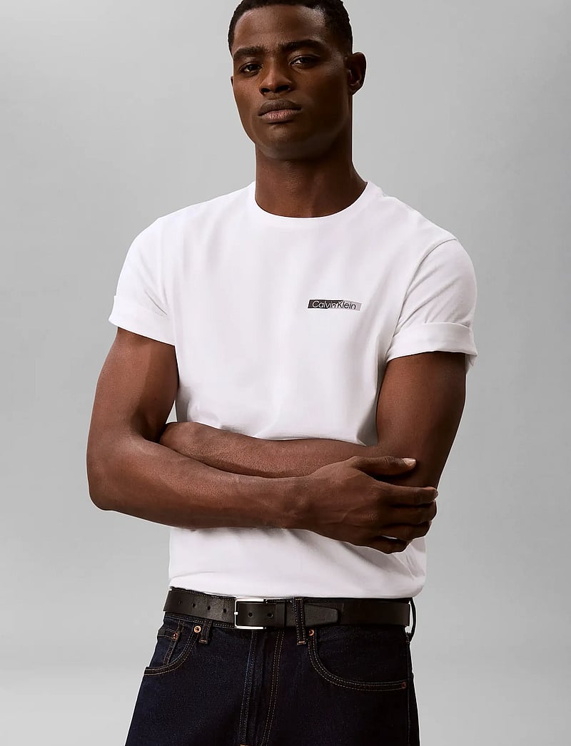 Calvin Klein - SS 30s EU SPW SPLIT STNDRD GRAPH - kortærmede t-shirts - bright white - 4