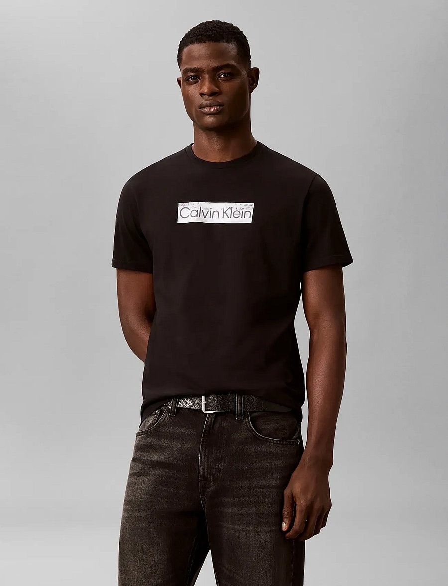 Calvin Klein - SS 30s EU SPW MTL STNDRD GRAPHIC - lühikeste varrukatega t-särgid - black - 0
