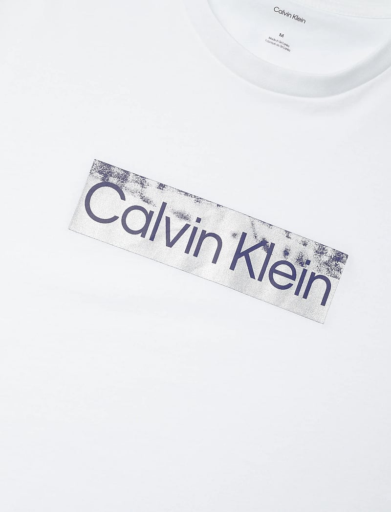 Calvin Klein - SS 30s EU SPW MTL STNDRD GRAPHIC - kortærmede t-shirts - bright white - 2