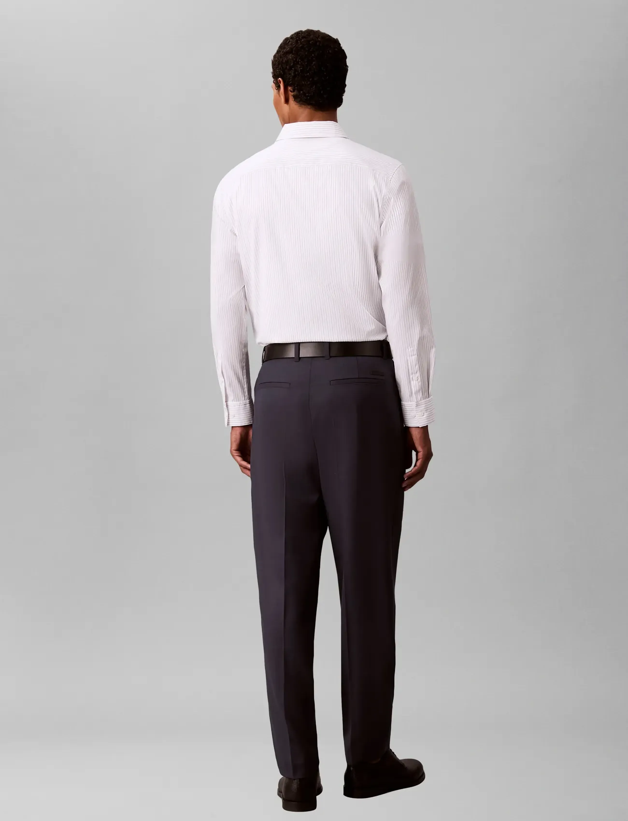 Calvin Klein - TAPERED PLEATED WOOL BLEND PANT - blue nights - 2