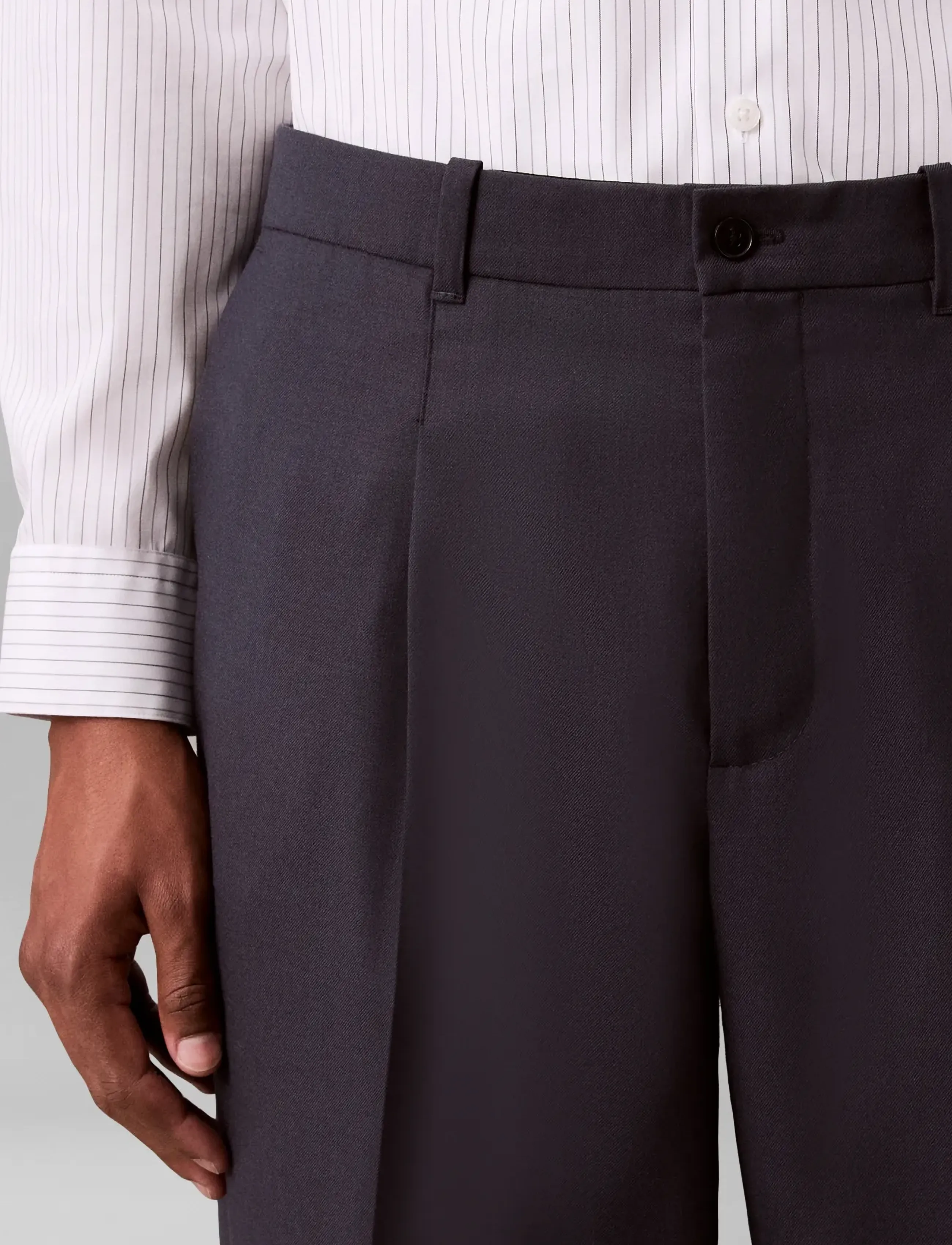 Calvin Klein - TAPERED PLEATED WOOL BLEND PANT - blue nights - 4