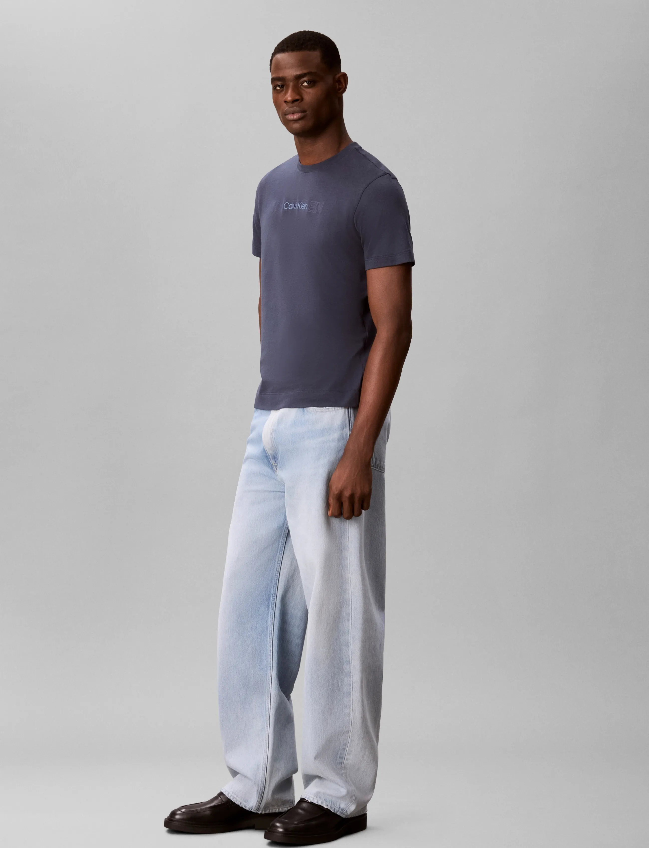 Calvin Klein - SS 30 EU REPEAT STND LOGO GRAPHI - lühikeste varrukatega t-särgid - blue nights - 5