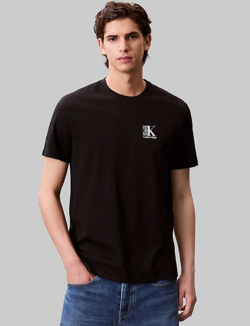 Calvin Klein - SS 30s EU SP CK ABSTRACT GRAPHIC - kurzärmelig - black - 0