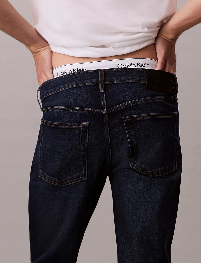 Calvin Klein - SLIM STRAIGHT DARK CASPER JEAN - slim-gallabuxur - dark casper - 4