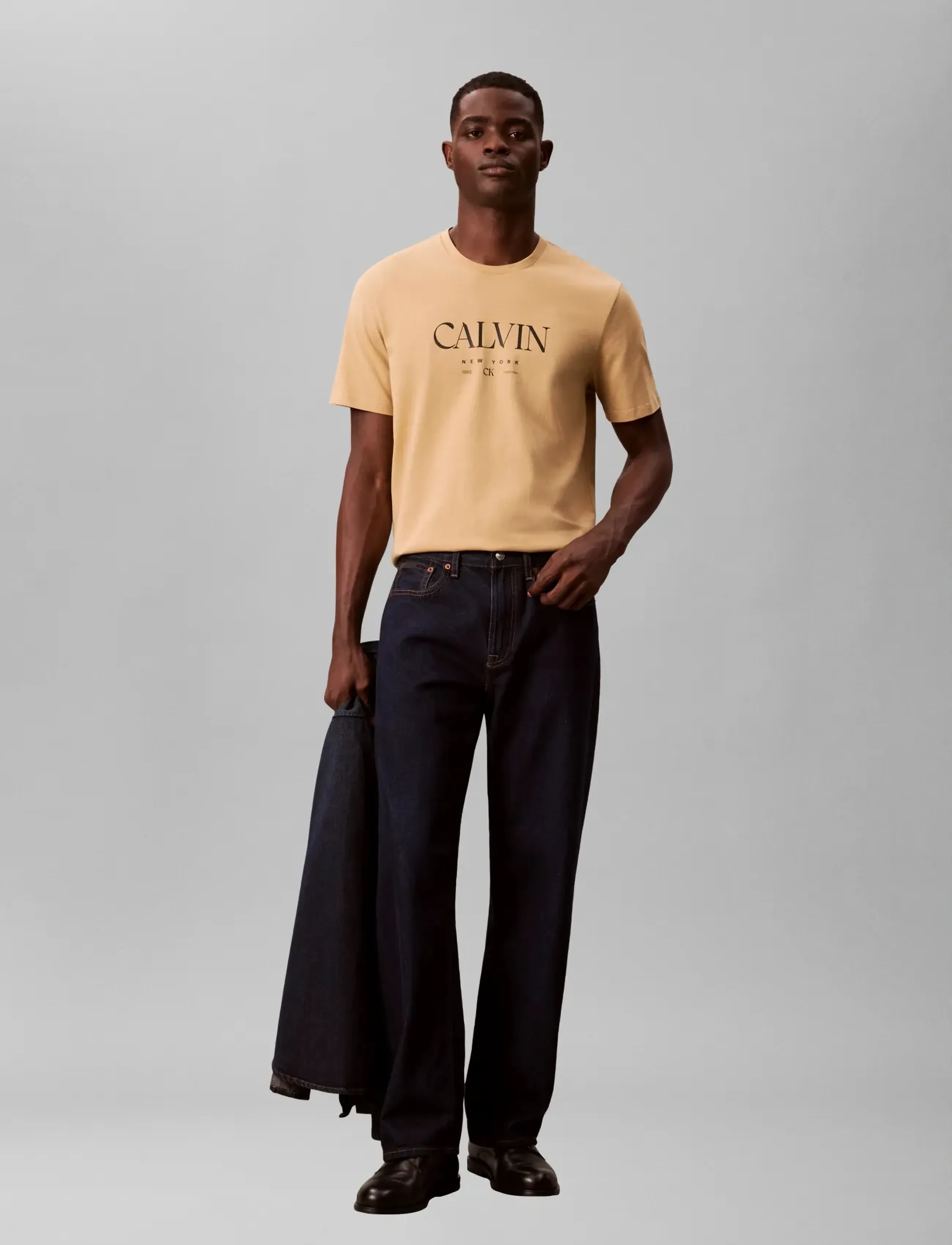 Calvin Klein SS 20S LN CALVIN GRAPHIC TEE - Riided - DARK BARLEY / beige