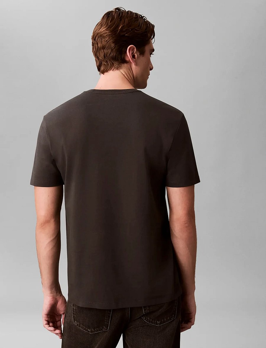 Calvin Klein - SS 20S LN CALVIN GRAPHIC TEE - lühikeste varrukatega t-särgid - pirate black - 3