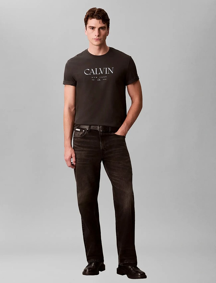 Calvin Klein - SS 20S LN CALVIN GRAPHIC TEE - lühikeste varrukatega t-särgid - pirate black - 4