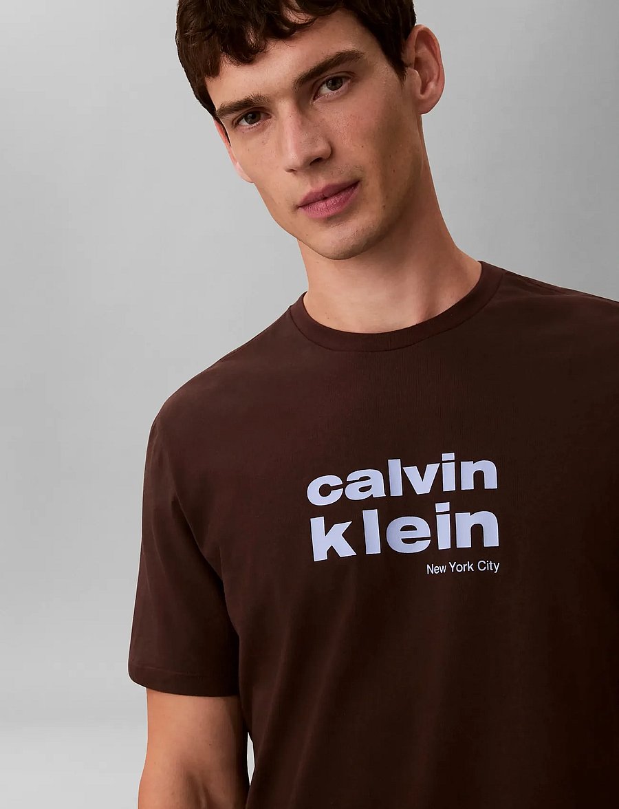 Calvin Klein - SS 30S WHSL CKJ JERSEY GRAPHIC T - kortärmade t-shirts - rich brown - 5