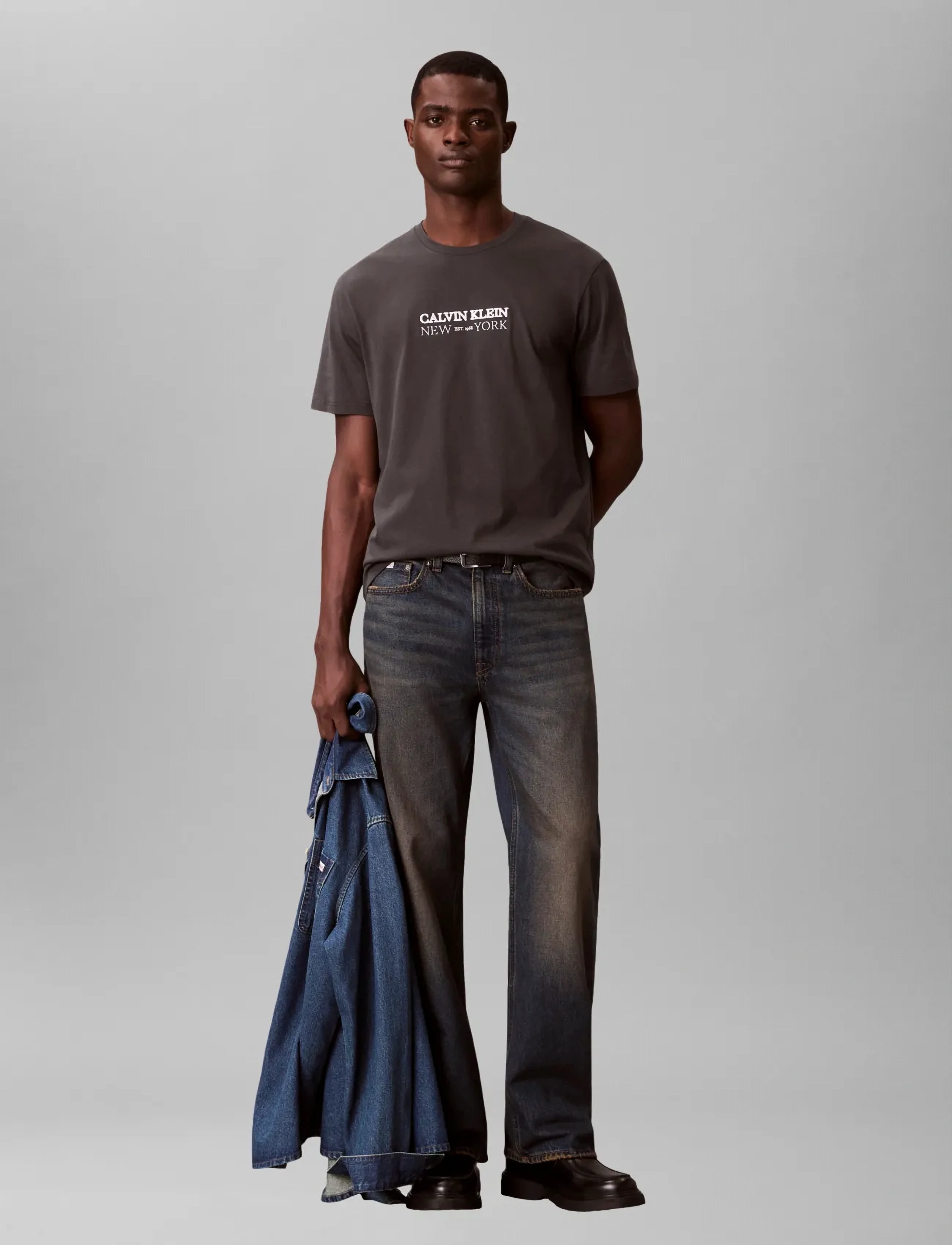 Calvin Klein SS 20S WHSL SP CKLEIN NY GRAPHIC - Marškinėliai - PIRATE BLACK / khaki/green