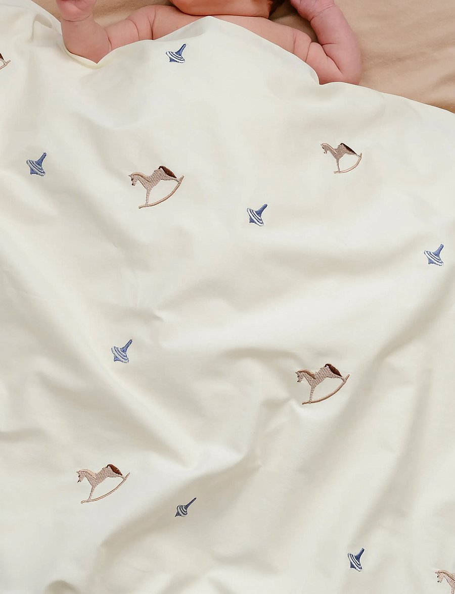 Cam Cam Copenhagen - Embroidered Baby Bedding Set, 70x100cm - GOTS - Vintage Toys - parures de lit - vintage toys - 2