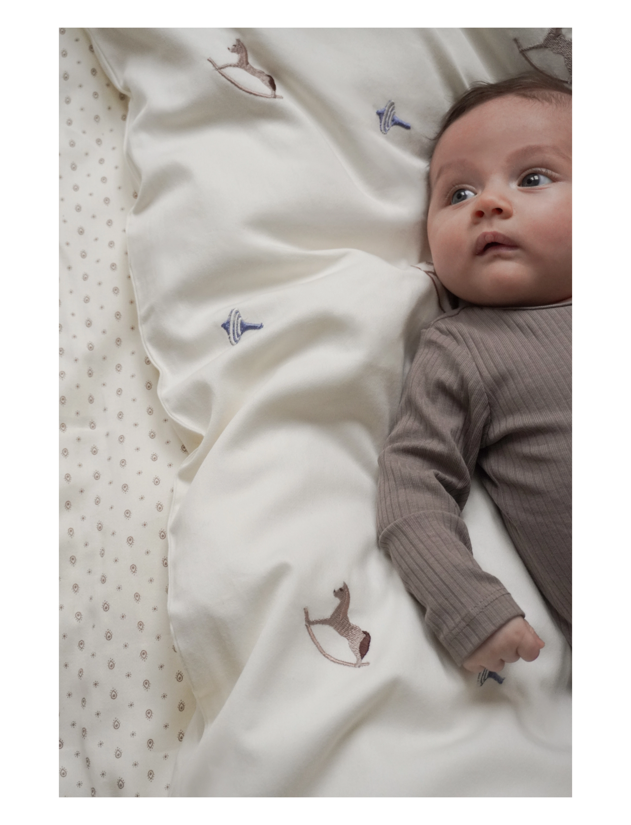 Cam Cam Copenhagen - Embroidered Baby Bedding Set, 70x100cm - GOTS - Vintage Toys - sengesæt - vintage toys - 2