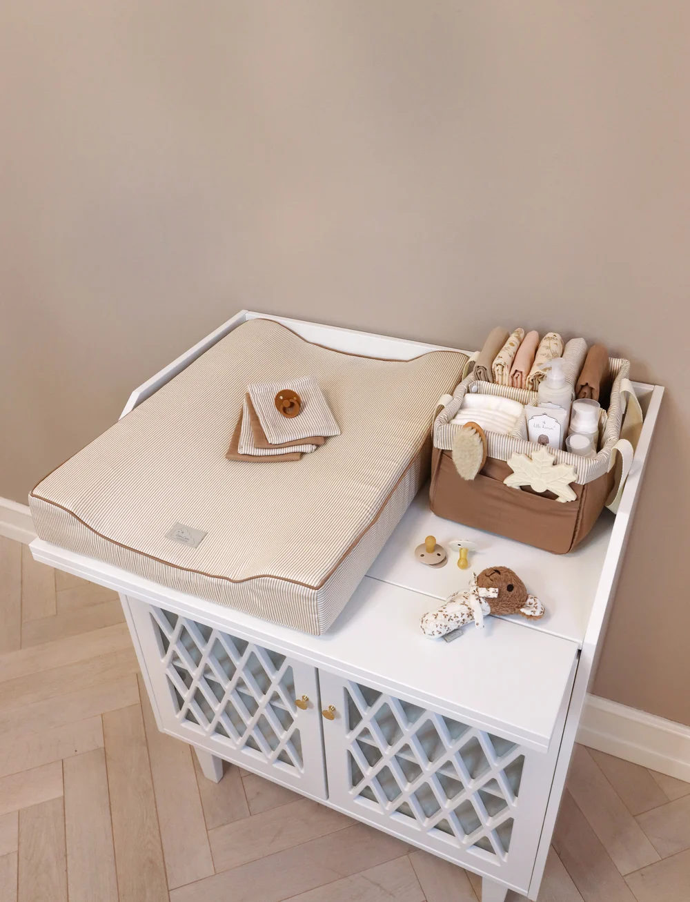 Cam Cam Copenhagen - Diaper Caddy - OCS - Blueberries - spjälsängsförvaring - classic stripes camel - 0