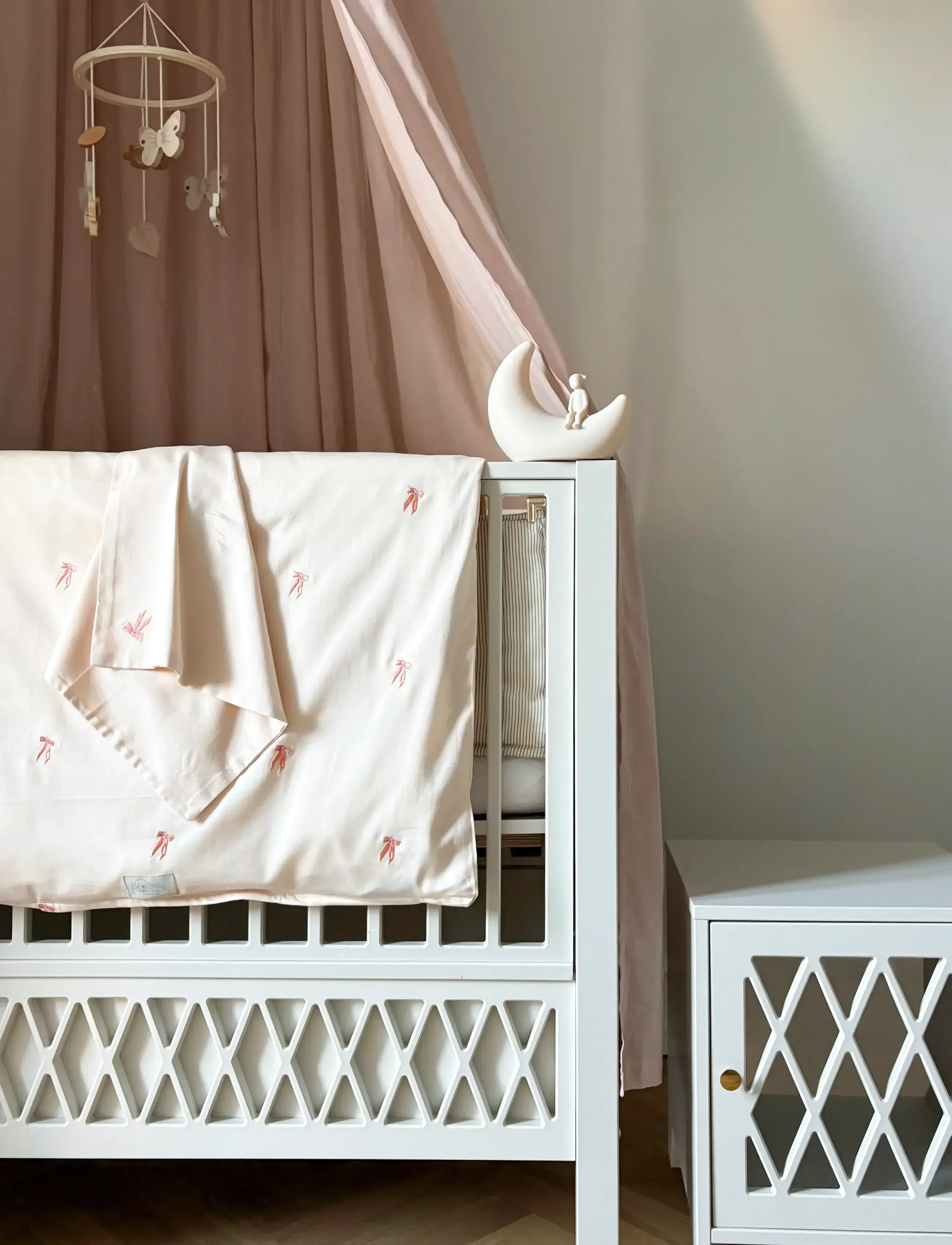 Cam Cam Copenhagen - Harlequin Baby Bed, 60x120cm - White - tremmesenge - white - 4