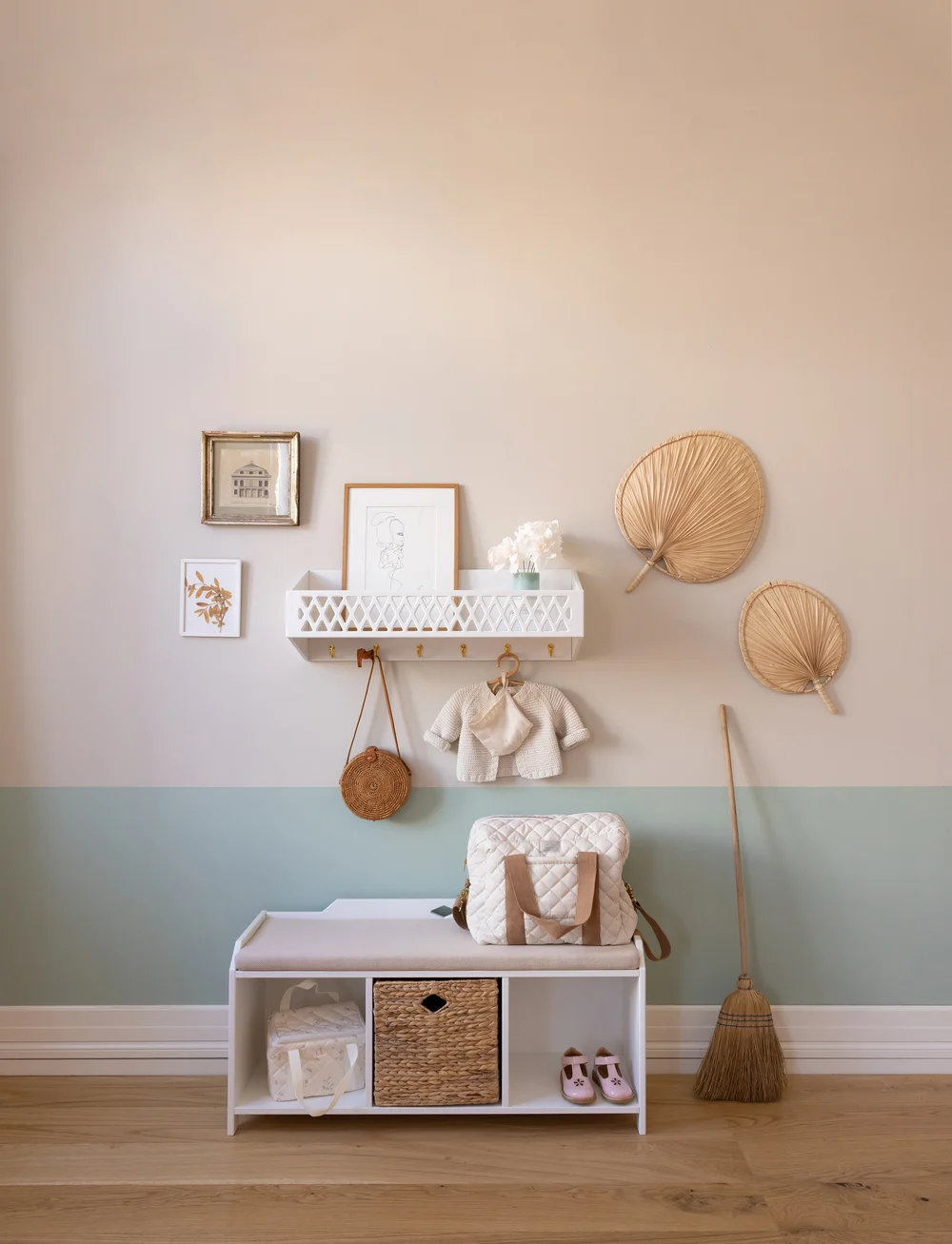 Cam Cam Copenhagen - Harlequin Shelf with Hooks, FSC Mix - plaukti - white - 0