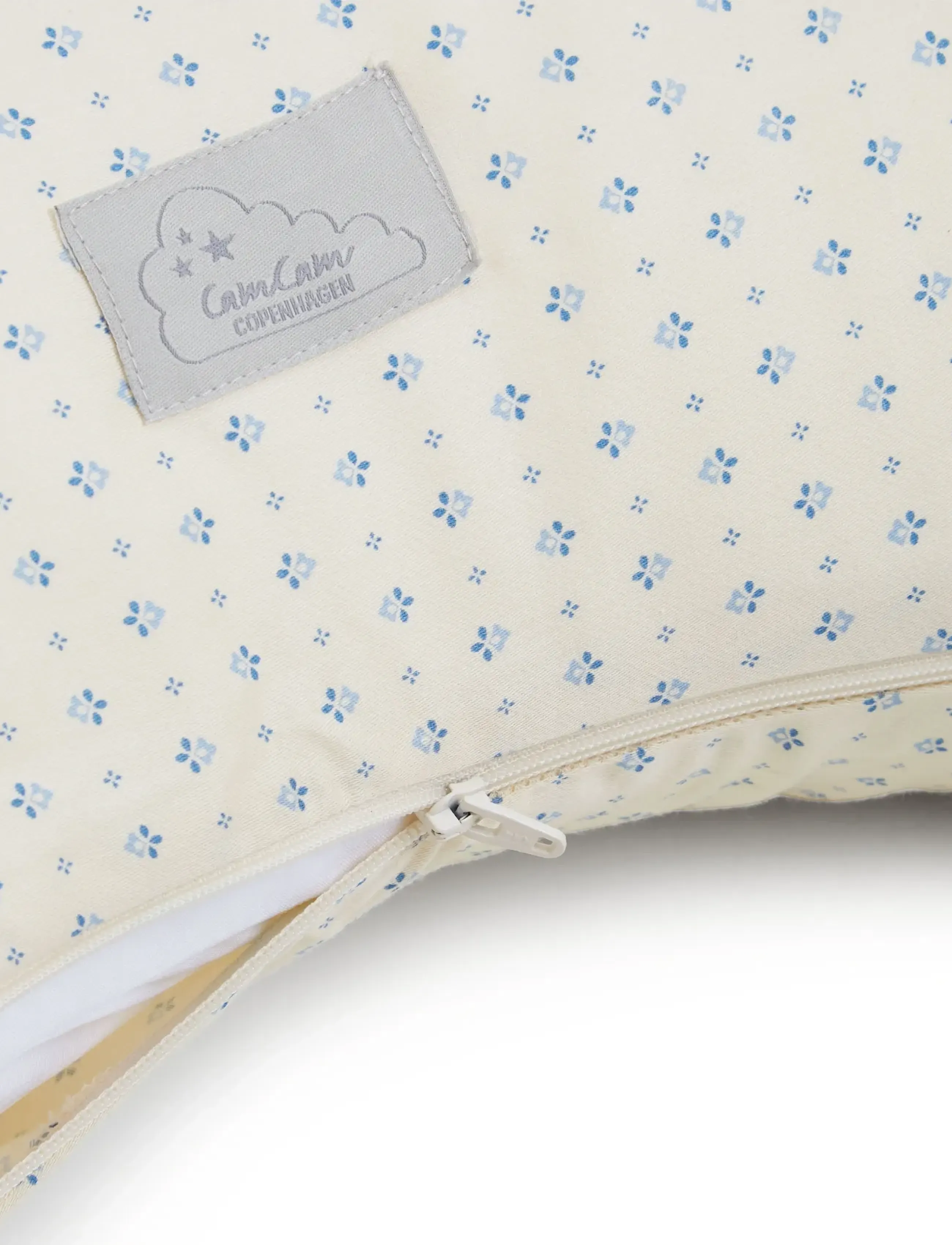 Cam Cam Copenhagen - Nursing Pillow - OCS - Classic Stripes Camel - oreiller d'allaitement - capri - 3