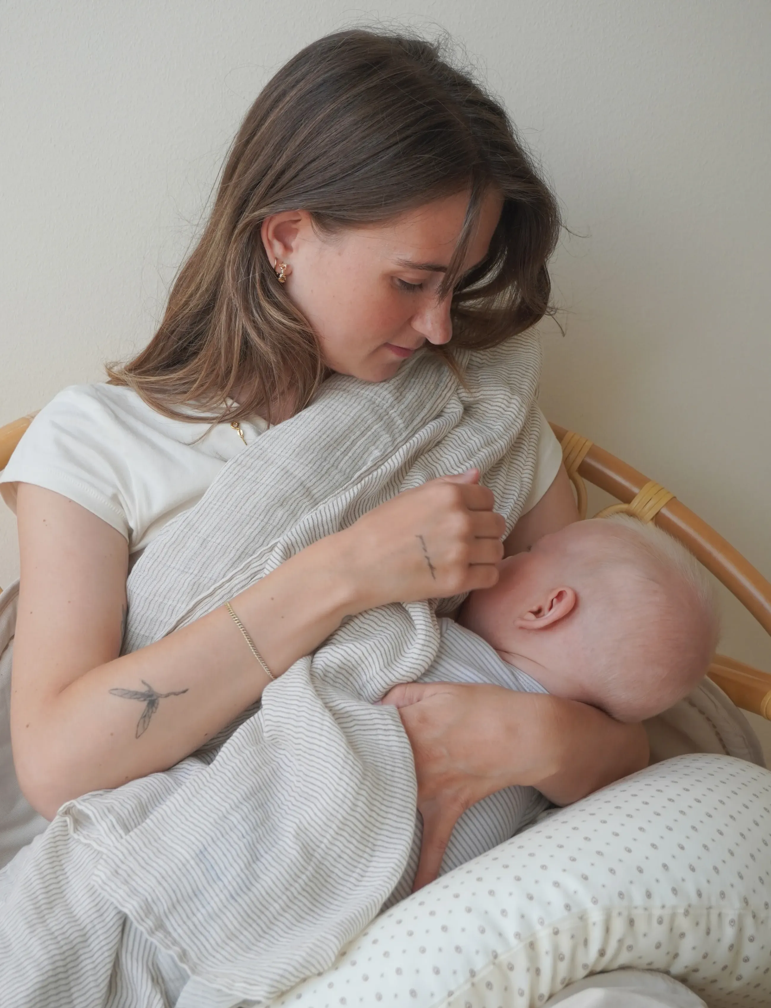 Cam Cam Copenhagen Nursing Pillow - OCS - Classic Stripes Camel - For mom - ROWAN / cream