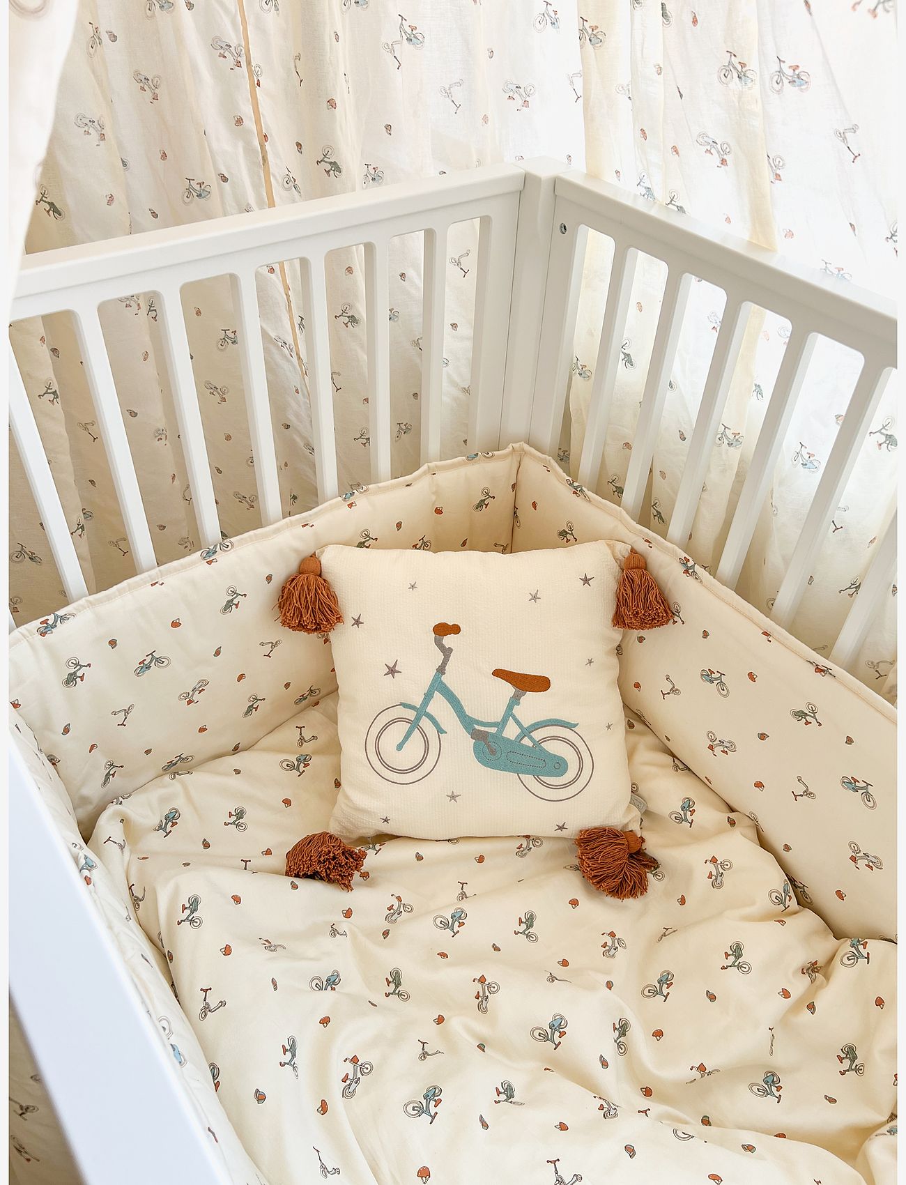 Cam Cam Copenhagen - Cot Bumper - OCS - Blueberries - gitterbettumrandungen - bicycles - 1