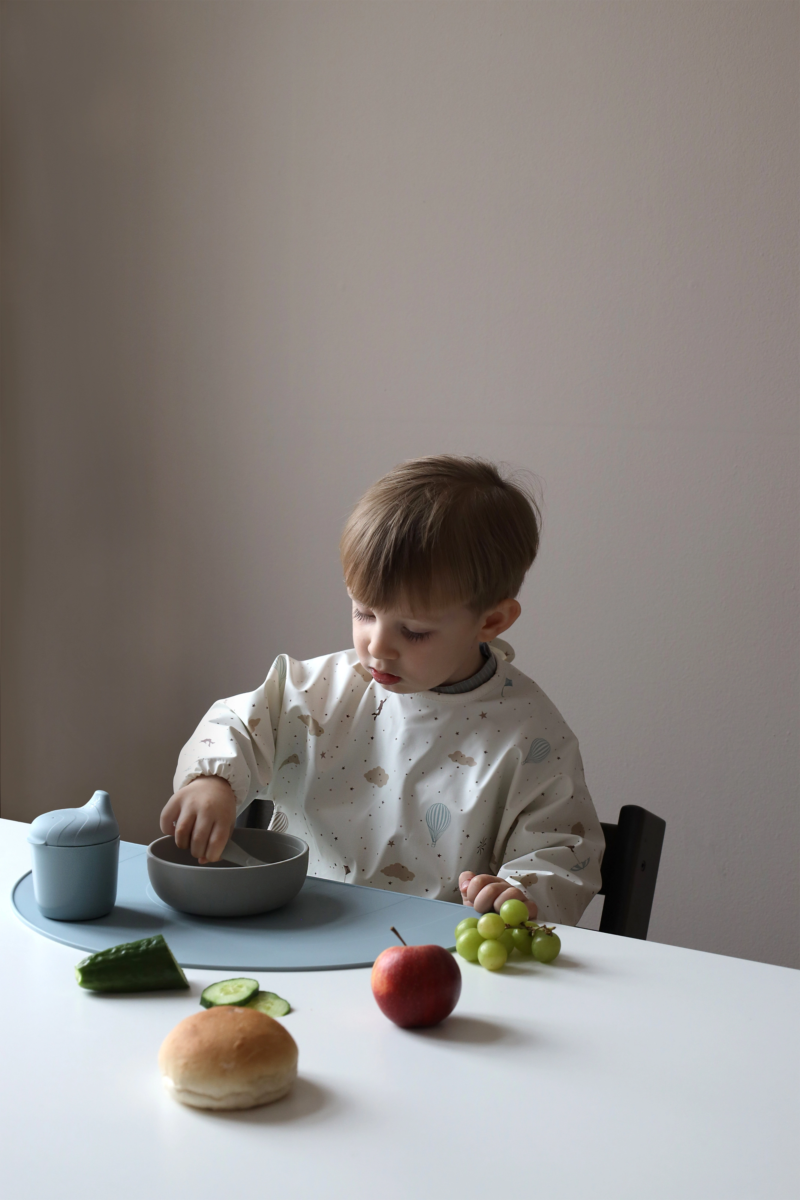 Cam Cam Copenhagen - Sleeved Bib - Blueberries - pikkade varrukatega pudipõll - dreamland - 2