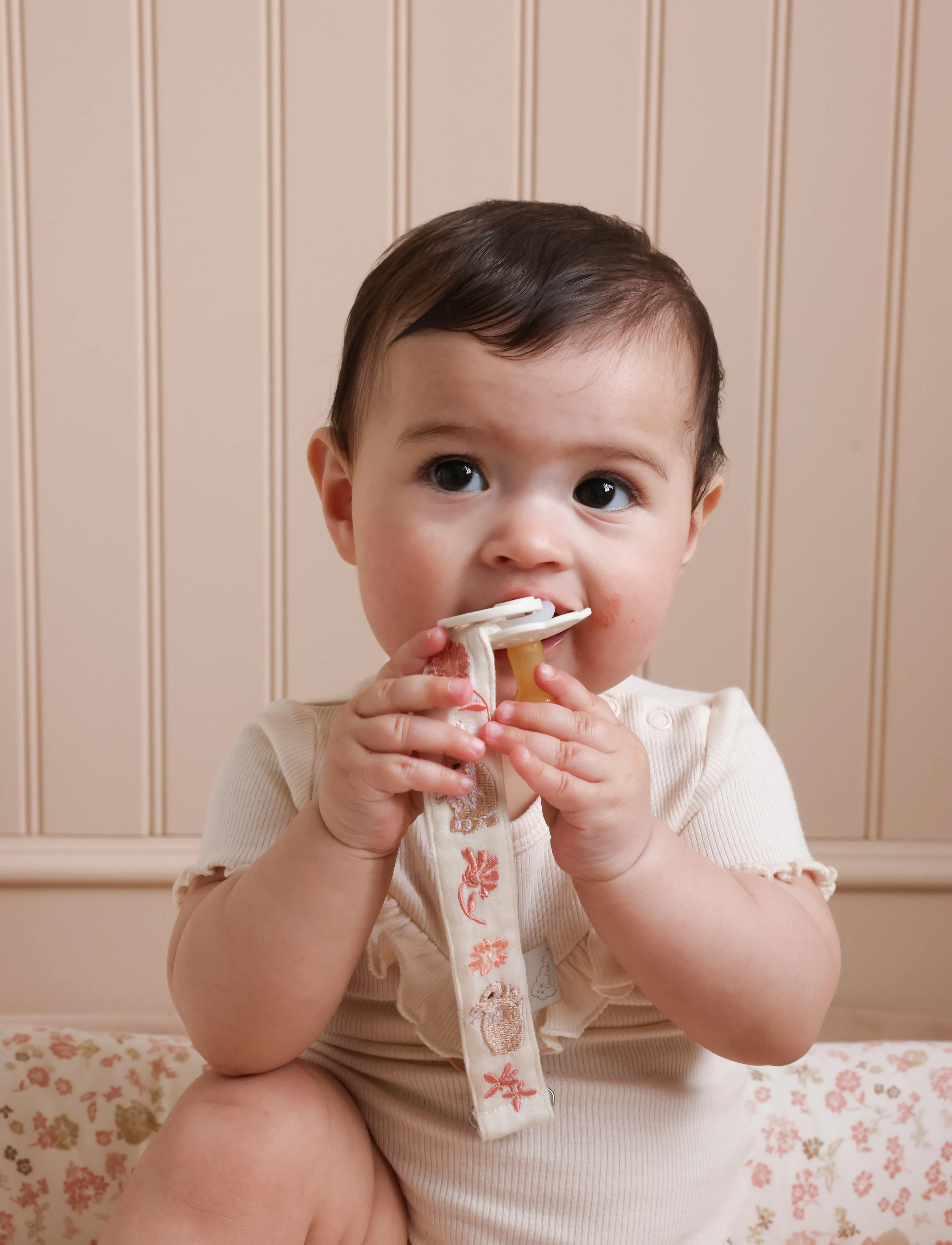 Cam Copenhagen Embroidered Pacifier Holder Gots Woodland, One Size, Pacifiers & Accessories, Creme - Clips, Kinder