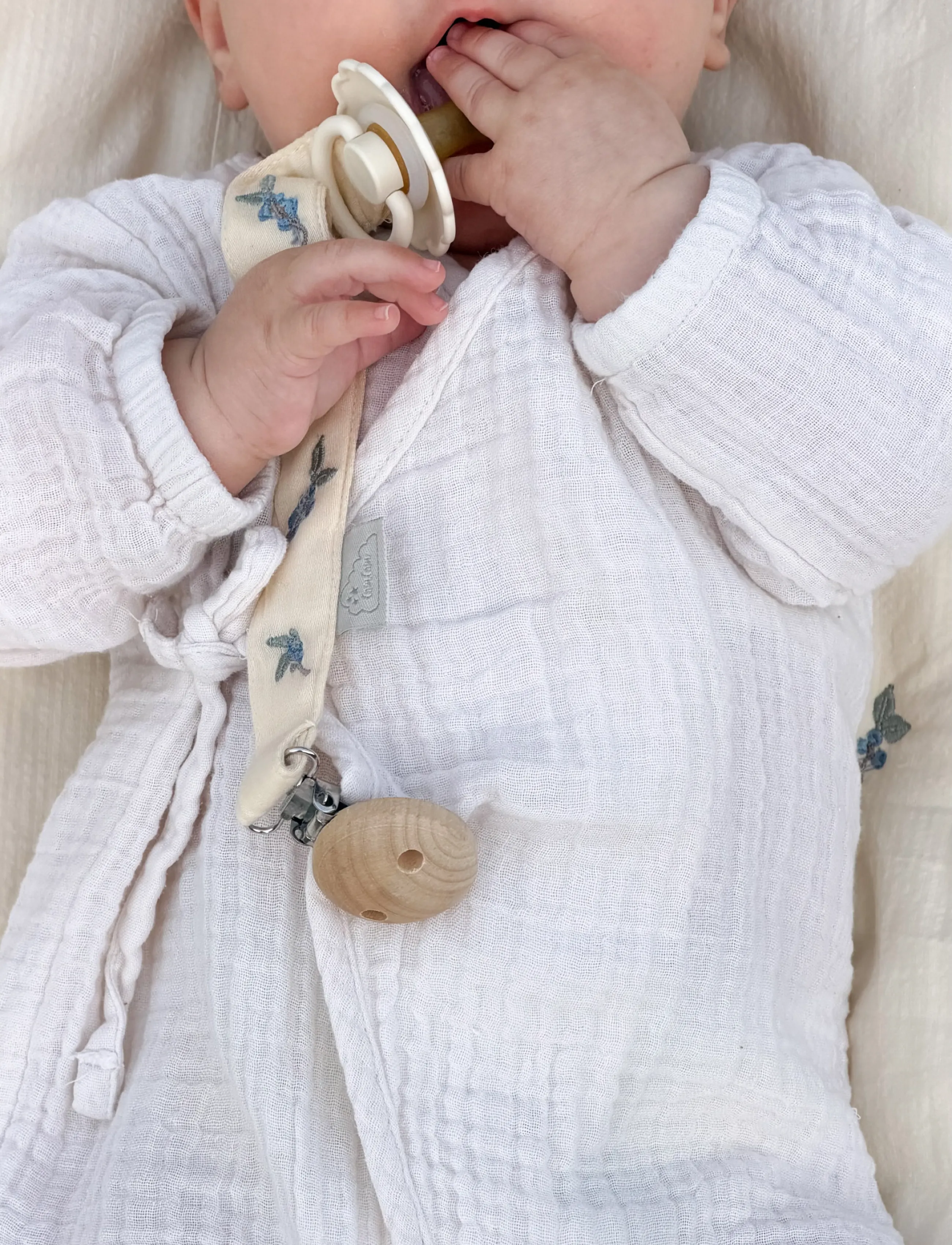 Cam Cam Copenhagen Embroidered Pacifier Holder - GOTS - Blueberries - Cam Cam Copenhagen - BLUEBERRIES / cream