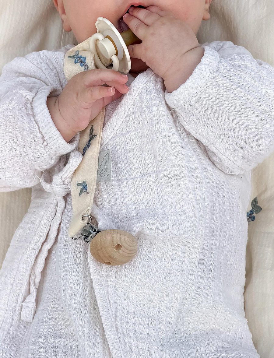 Cam Cam Copenhagen - Embroidered Pacifier Holder - GOTS - Blueberries - napphållare - blueberries - 0
