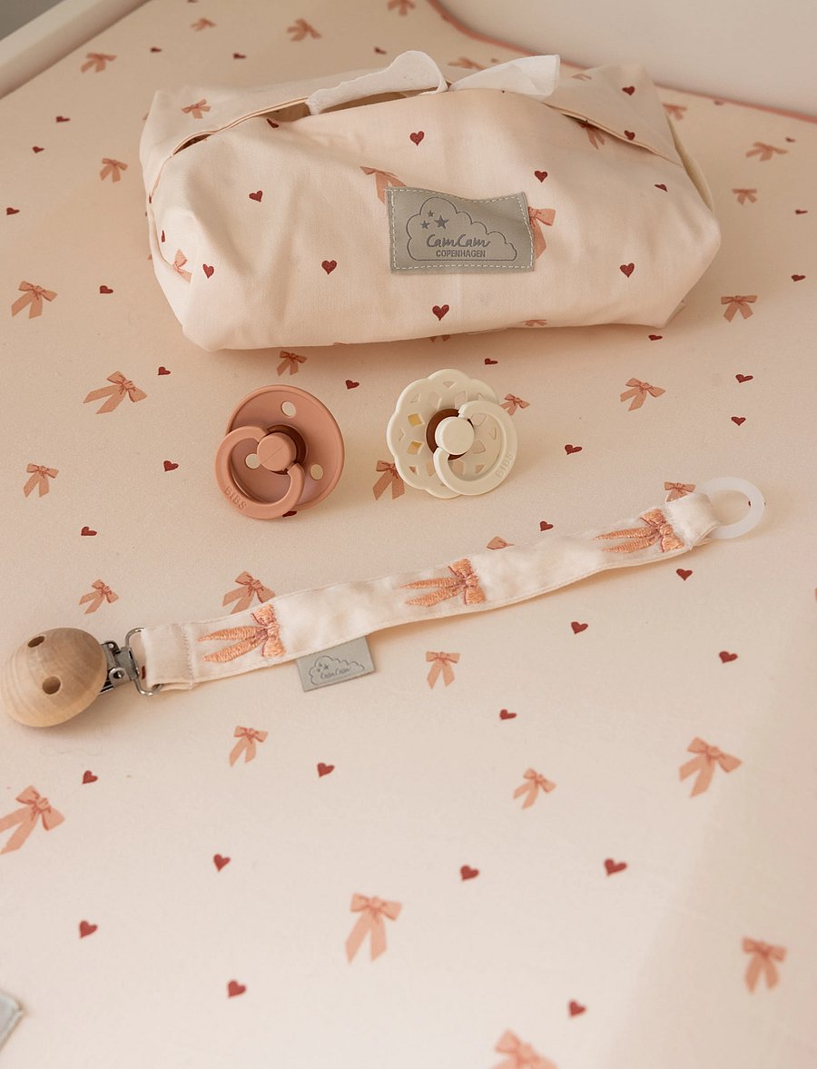 Cam Cam Copenhagen - Embroidered Pacifier Holder - GOTS - Bows - suttesnore - bows - 0