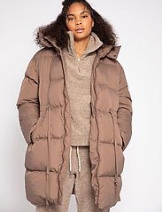 Camilla Pihl - Cloud Jacket - winter jackets - taupe - 2