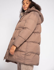 Camilla Pihl - Cloud Jacket - winter jackets - taupe - 4