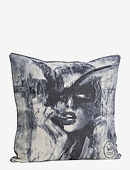 Carolina Gynning - Pillow case Looking for you 50x50 cm - laagste prijzen - black/baige - 0