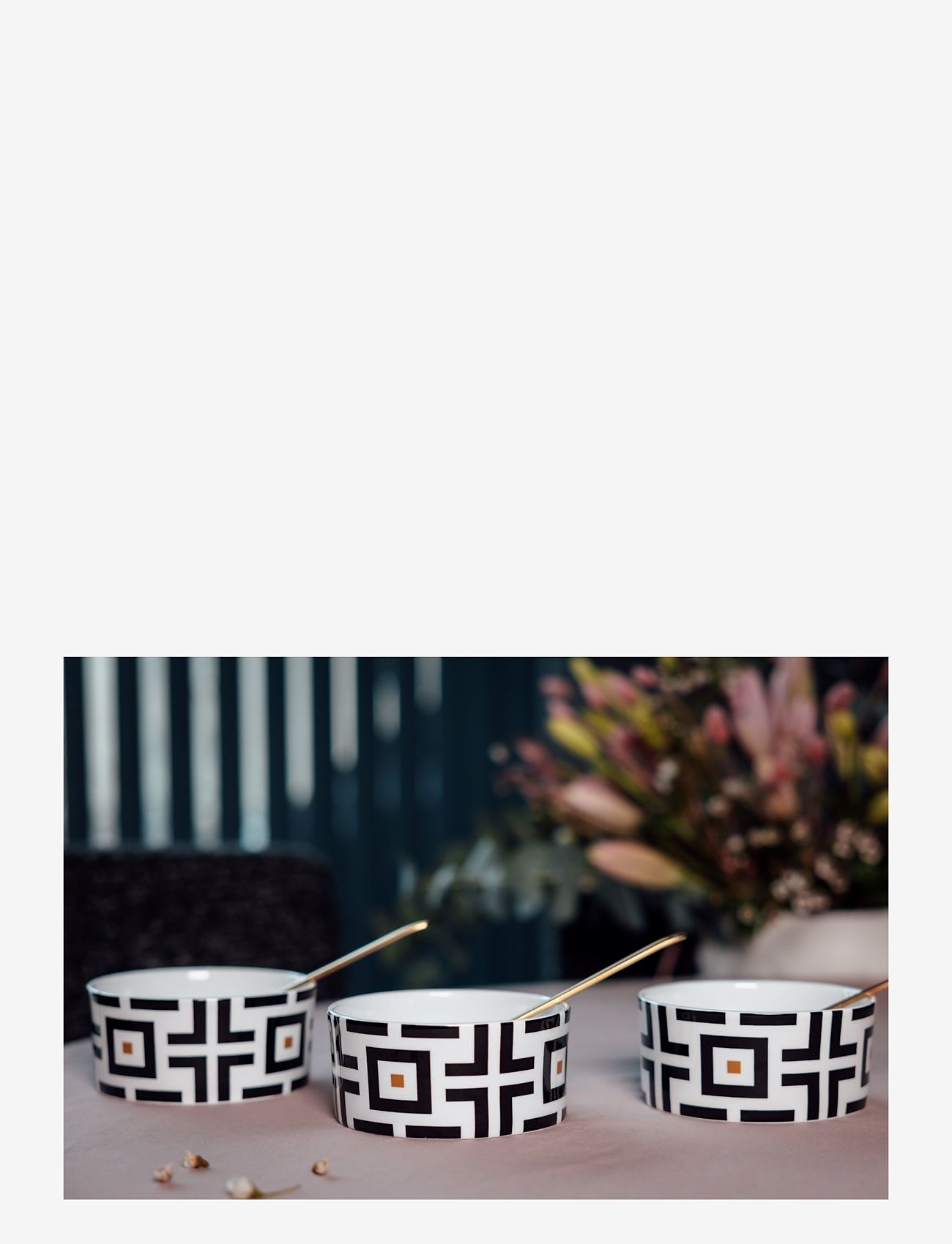 Carolina Gynning - CG DECO Bowl - serveerschalen - white,black and gold tone - 1