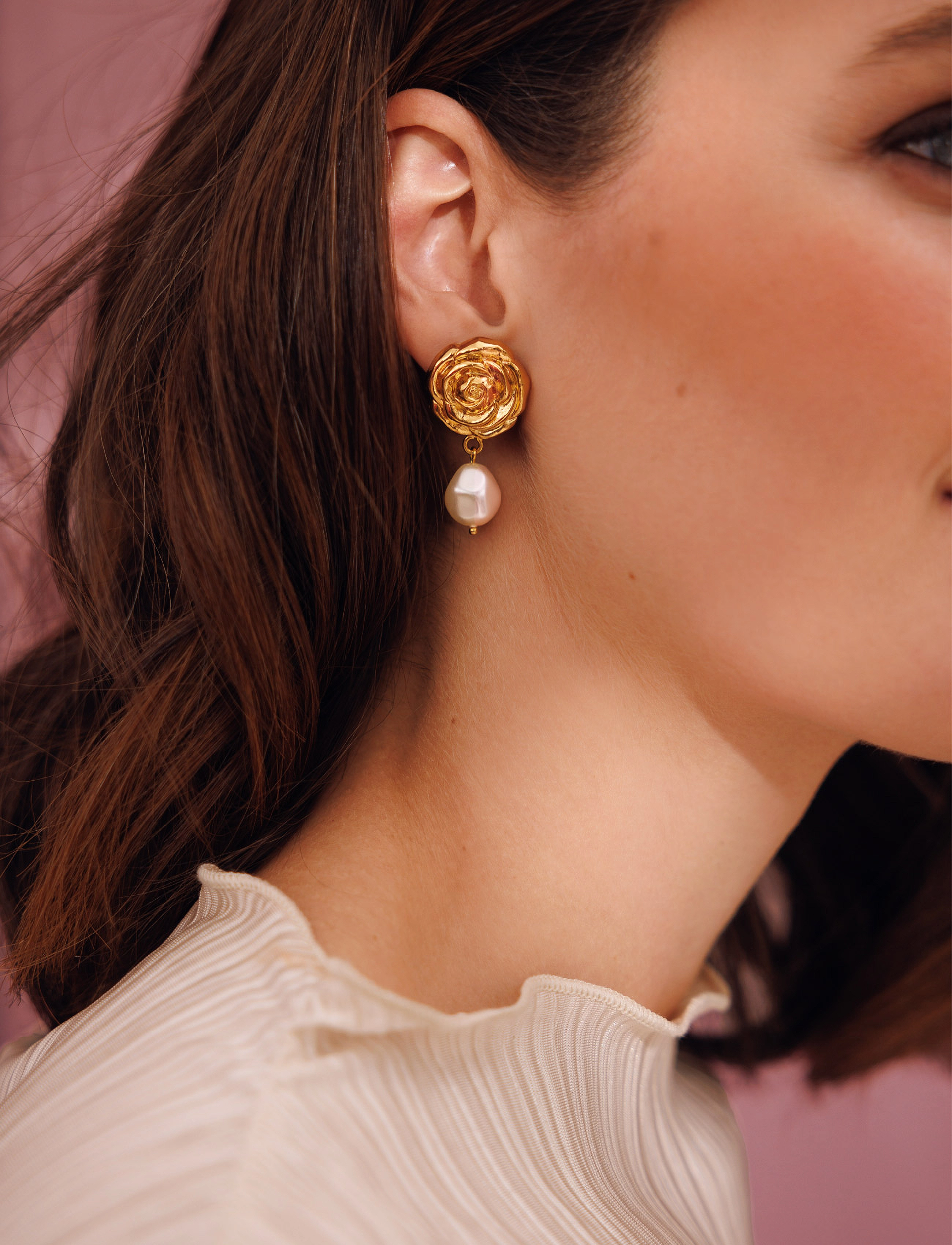 Caroline Svedbom Rosita Pearl Earrings Gold, Kvinder, Rose Perle Dråbeøreringe, Guld, Str: ONE SIZE