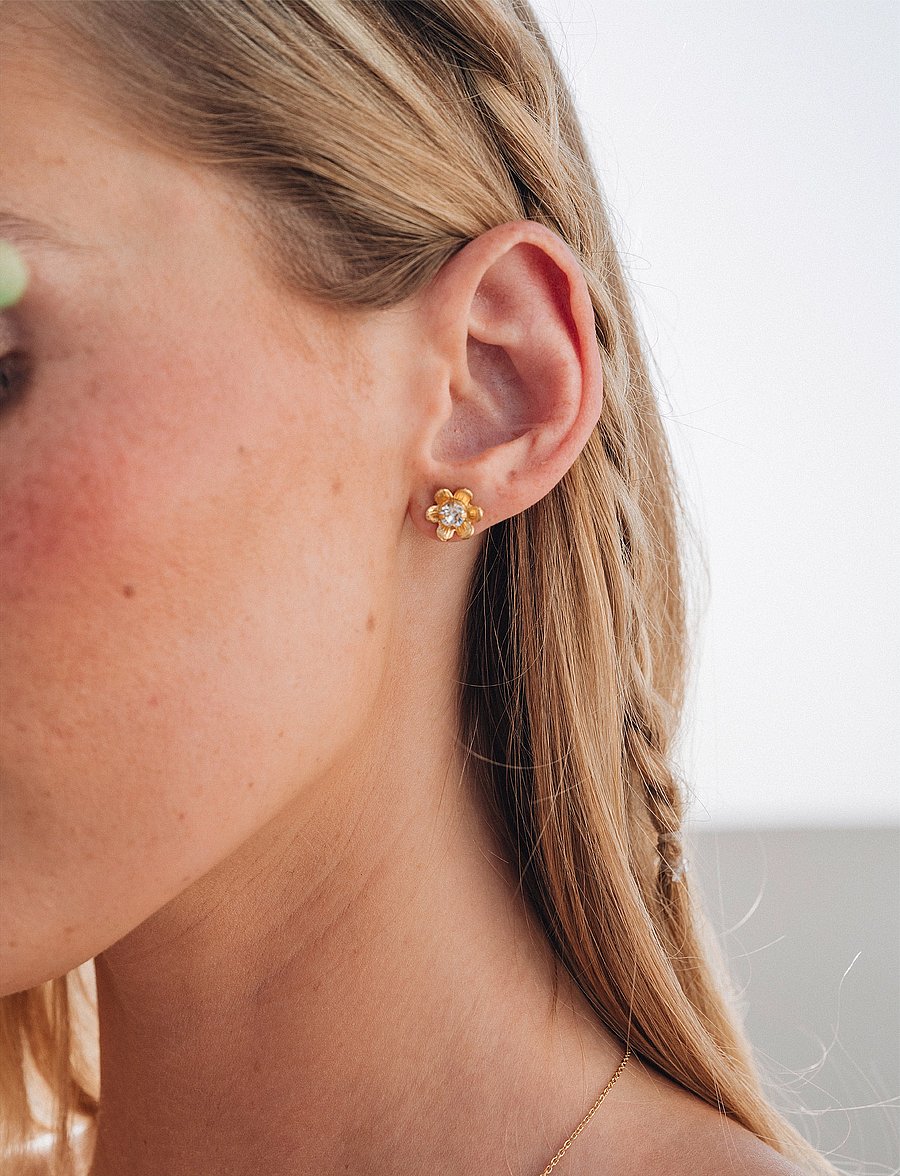 Caroline Svedbom - JUNI STUD EARRINGS GOLD - naastkõrvarõngad - crystal - 0