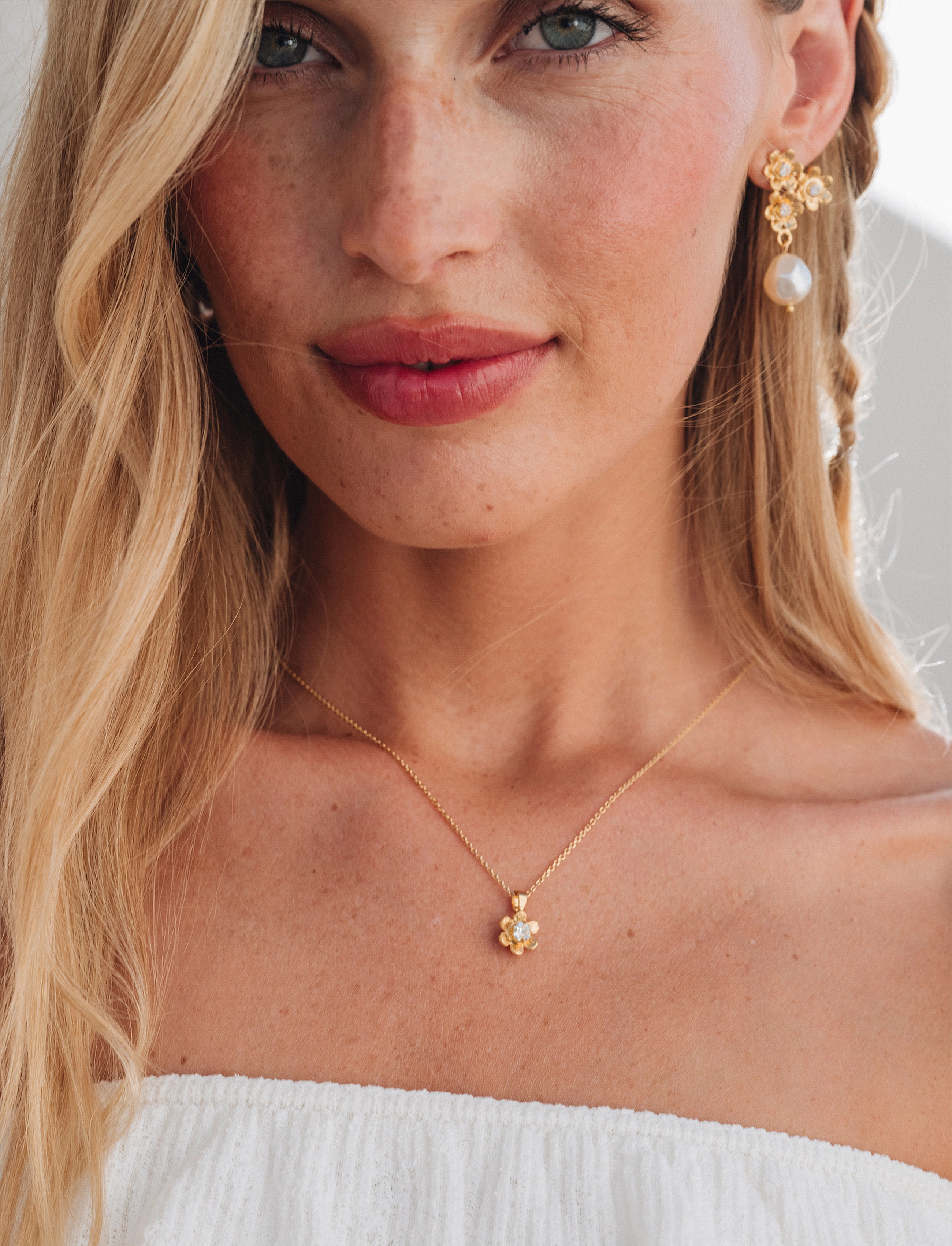 Caroline Svedbom Juni Necklace Gold, Kvinder, Blomster Vedhæng Halskæde, Guld, Str: ONE SIZE
