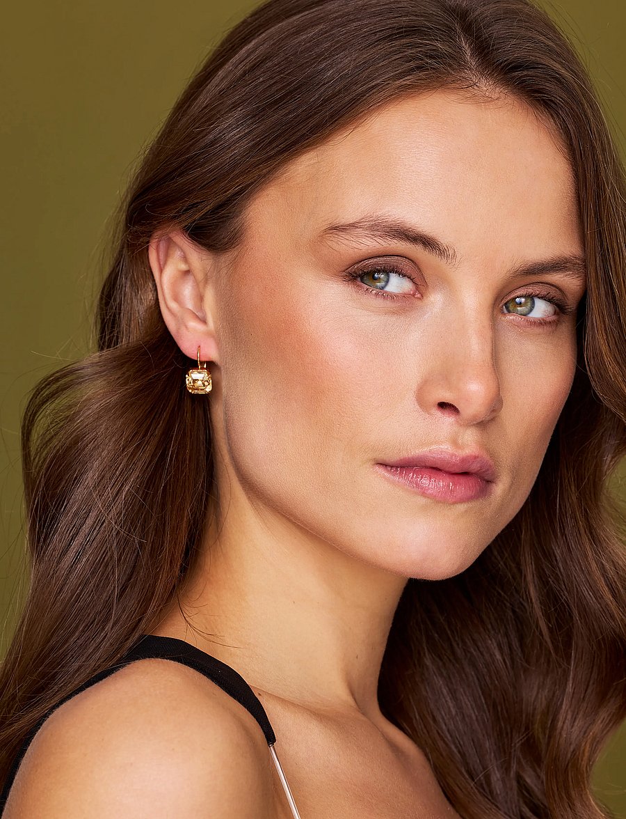 Caroline Svedbom - EVE CLASP EARRINGS GOLD - statement øreringe - golden shadow - 0