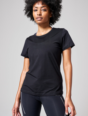 Casall - Essential Mesh Detail Tee - t-shirts - black - 0