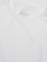 Casall - Overlap Crop Top - navel shirts - white - 3