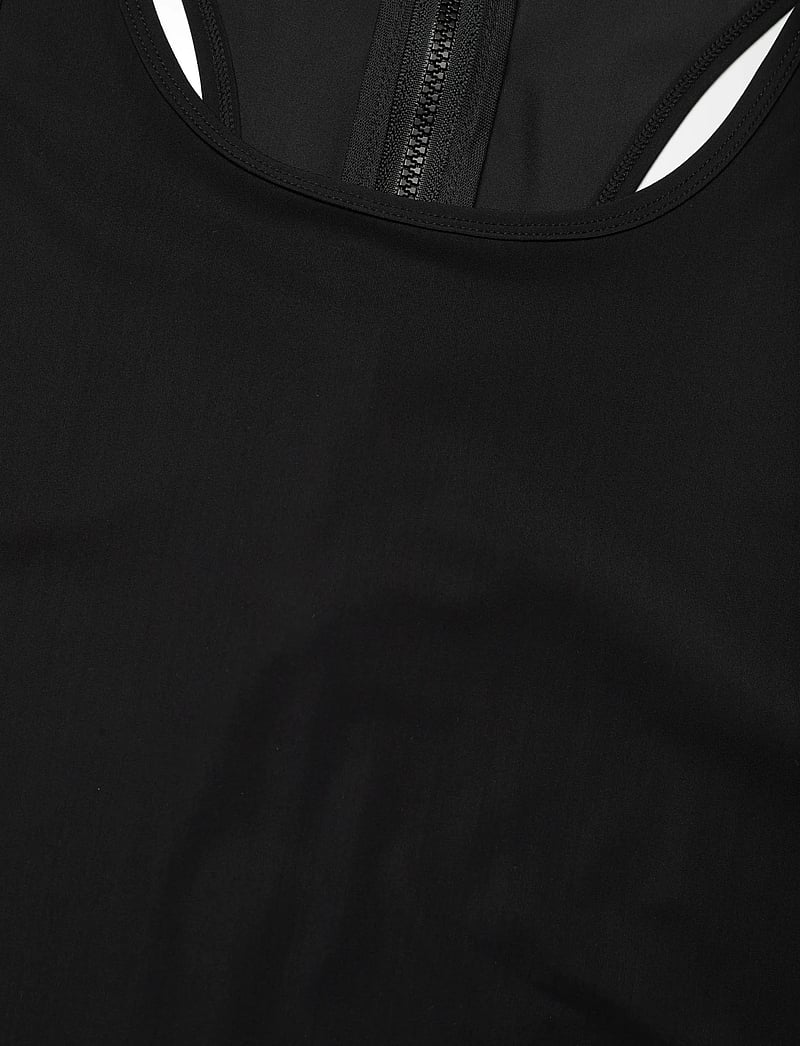 Casall - Weekend Jumpsuit Racerback - kombinezony i body - black - 2