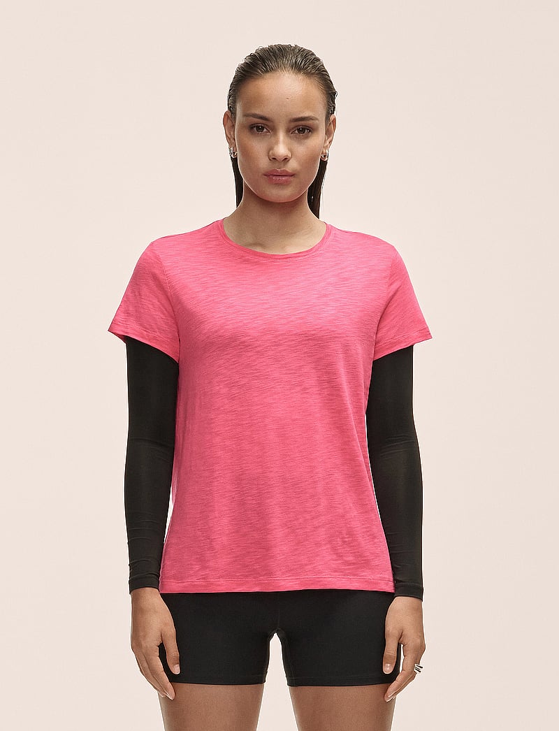 Casall - Soft Texture Tee - t-shirts - ruby blush - 0