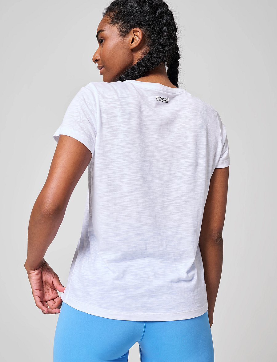 Casall - Soft Texture Tee - stuttermarbolir - white - 3