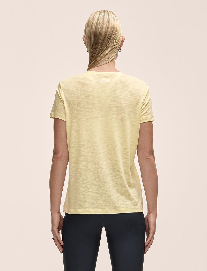 Casall - Soft Texture Tee - t-shirts - yellow steam - 3