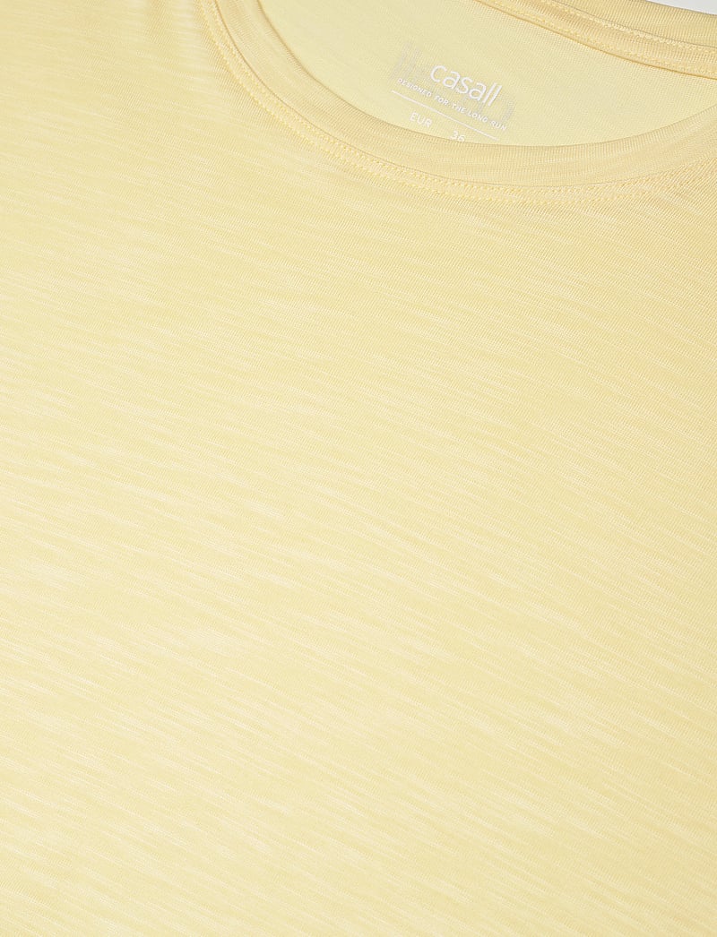 Casall - Soft Texture Tee - t-shirts - yellow steam - 5