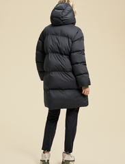 Casall - Wear Forever Puffer Coat - paminkštintieji paltai - black - 3