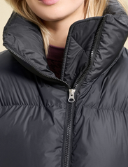 Casall - Hero Puffer Jacket - down- & padded jackets - black - 4