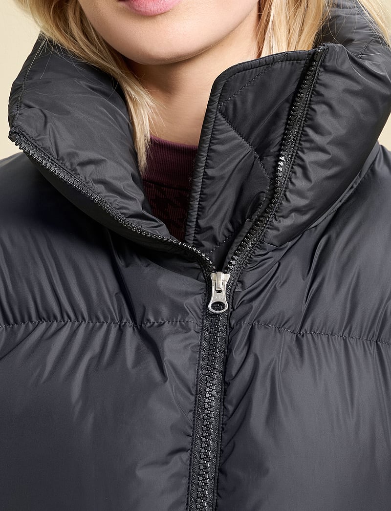 Casall - Hero Puffer Jacket - dunjackor - black - 4
