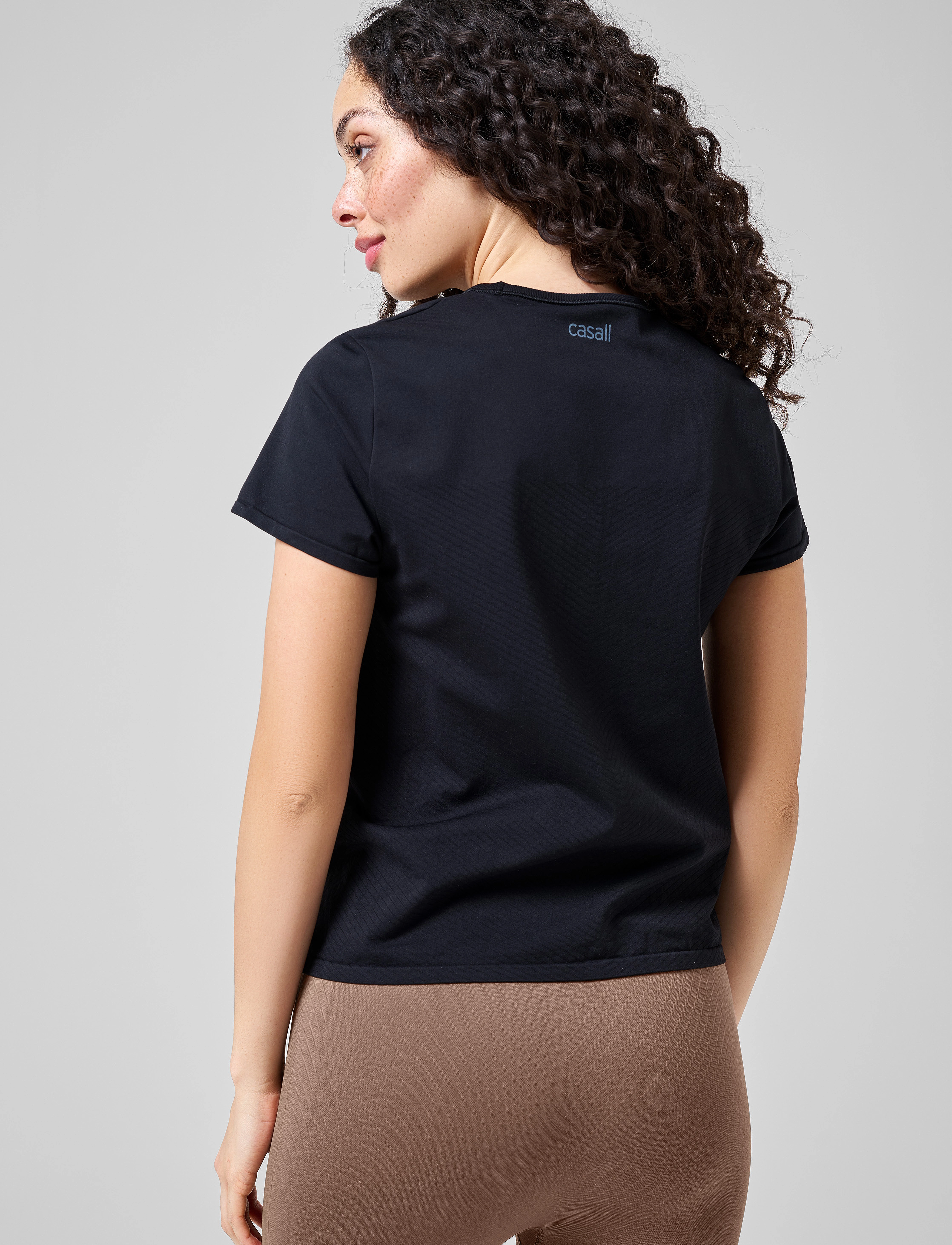 Casall - Essential Block Seamless Tee - black - 3