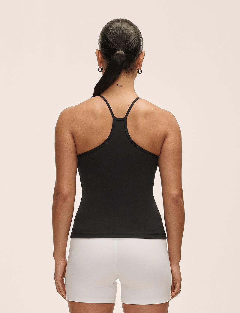 Casall - Built-In-Bra Halterneck Tank - Õlapaeltega pluusid - black - 3